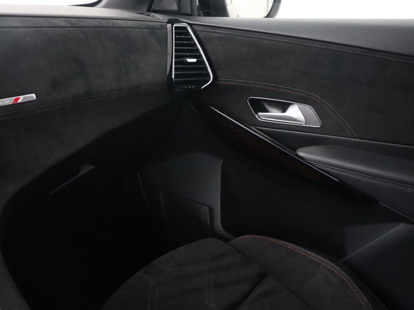 DS 7 Crossback E-Tense Performance Line | Stoelverwarming | Adaptive cruise | Alcantara | Keyless | Full LED | Carplay | Navigatie | Memory | Digital Cockpit | Dodehoek detectie | DAB | Getint glas | PHEV | Plug In