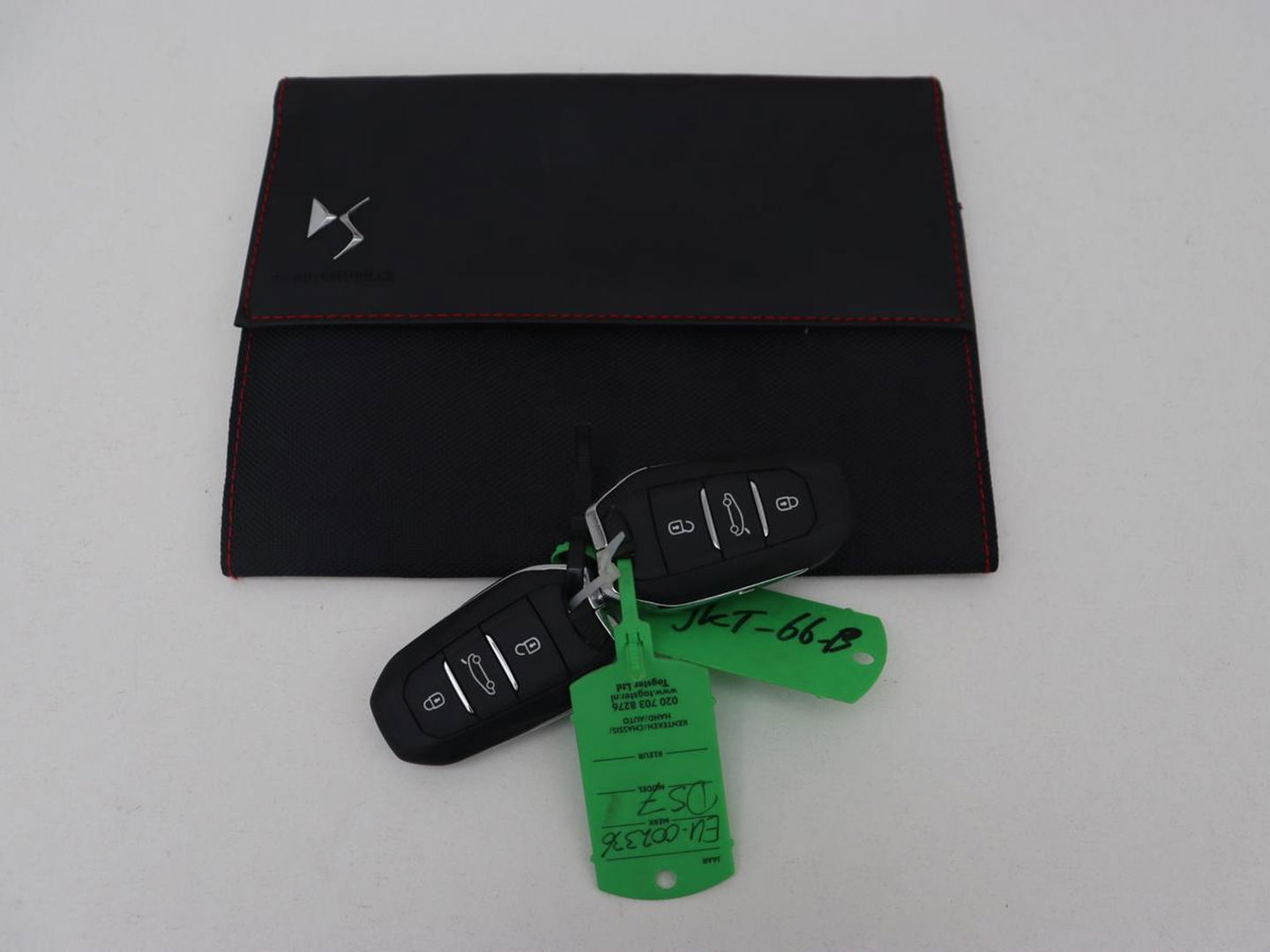 DS 7 Crossback E-Tense Performance Line | Stoelverwarming | Adaptive cruise | Alcantara | Keyless | Full LED | Carplay | Navigatie | Memory | Digital Cockpit | Dodehoek detectie | DAB | Getint glas | PHEV | Plug In