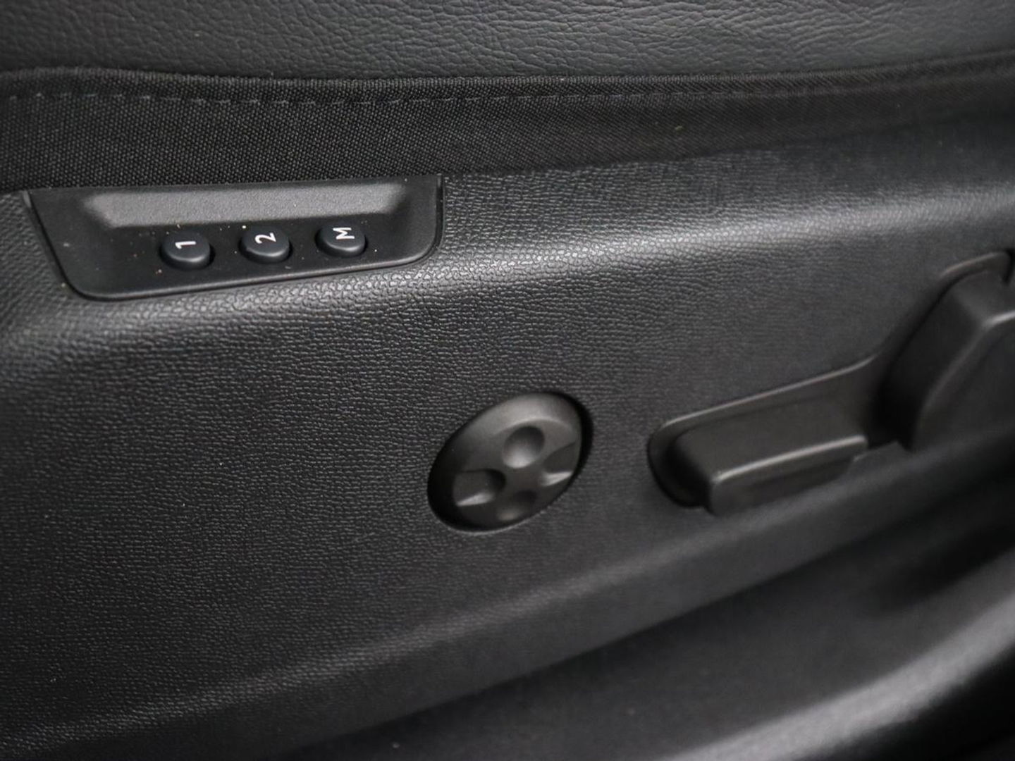 DS 7 Crossback E-Tense Performance Line | Stoelverwarming | Adaptive cruise | Alcantara | Keyless | Full LED | Carplay | Navigatie | Memory | Digital Cockpit | Dodehoek detectie | DAB | Getint glas | PHEV | Plug In