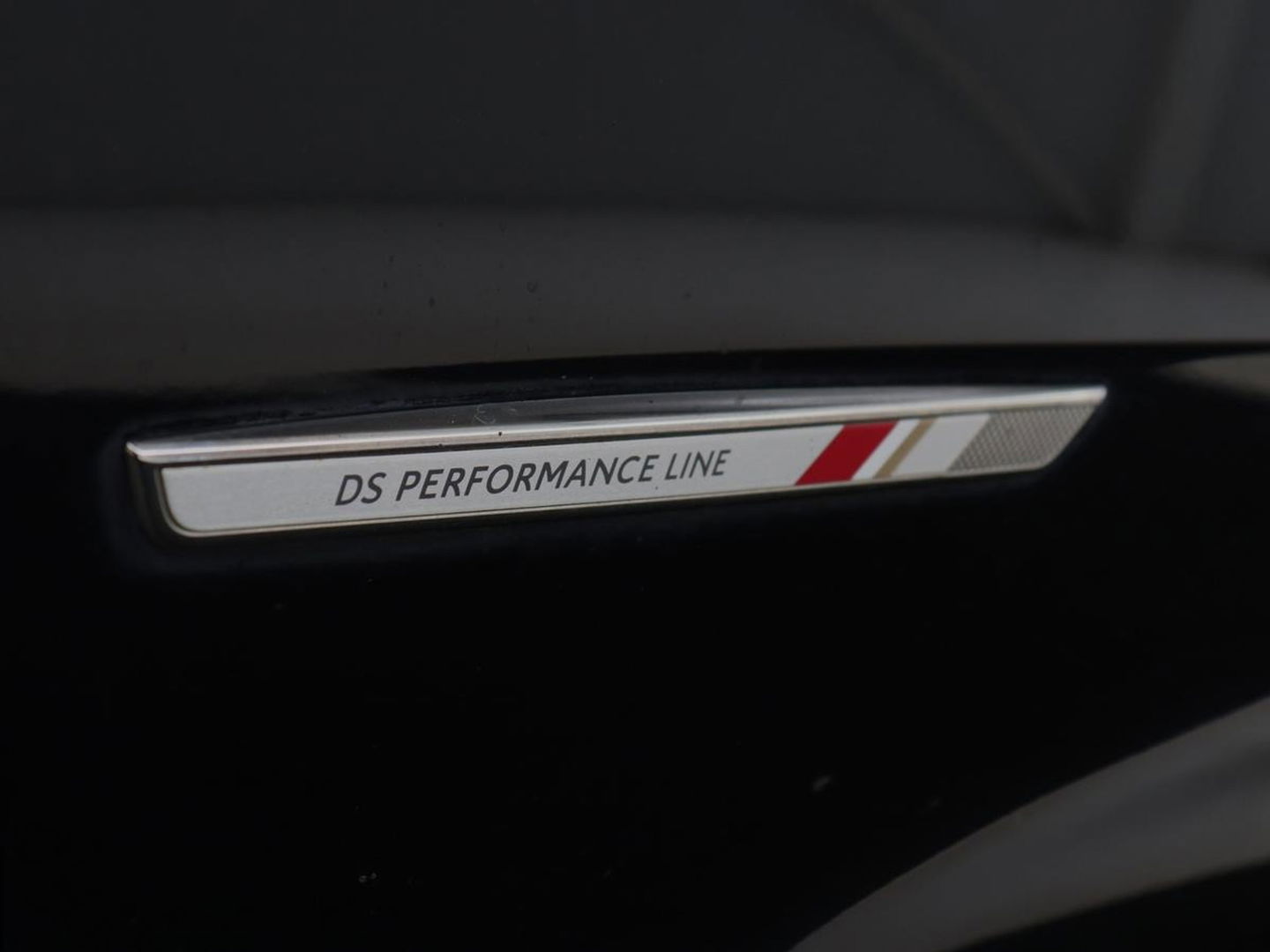 DS 7 Crossback E-Tense Performance Line | Stoelverwarming | Adaptive cruise | Alcantara | Keyless | Full LED | Carplay | Navigatie | Memory | Digital Cockpit | Dodehoek detectie | DAB | Getint glas | PHEV | Plug In