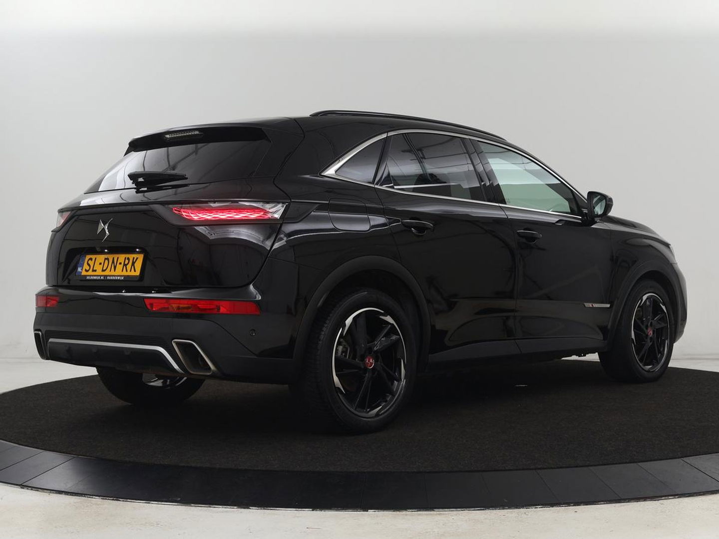 DS 7 Crossback E-Tense Performance Line | Stoelverwarming | Adaptive cruise | Alcantara | Keyless | Full LED | Carplay | Navigatie | Memory | Digital Cockpit | Dodehoek detectie | DAB | Getint glas | PHEV | Plug In