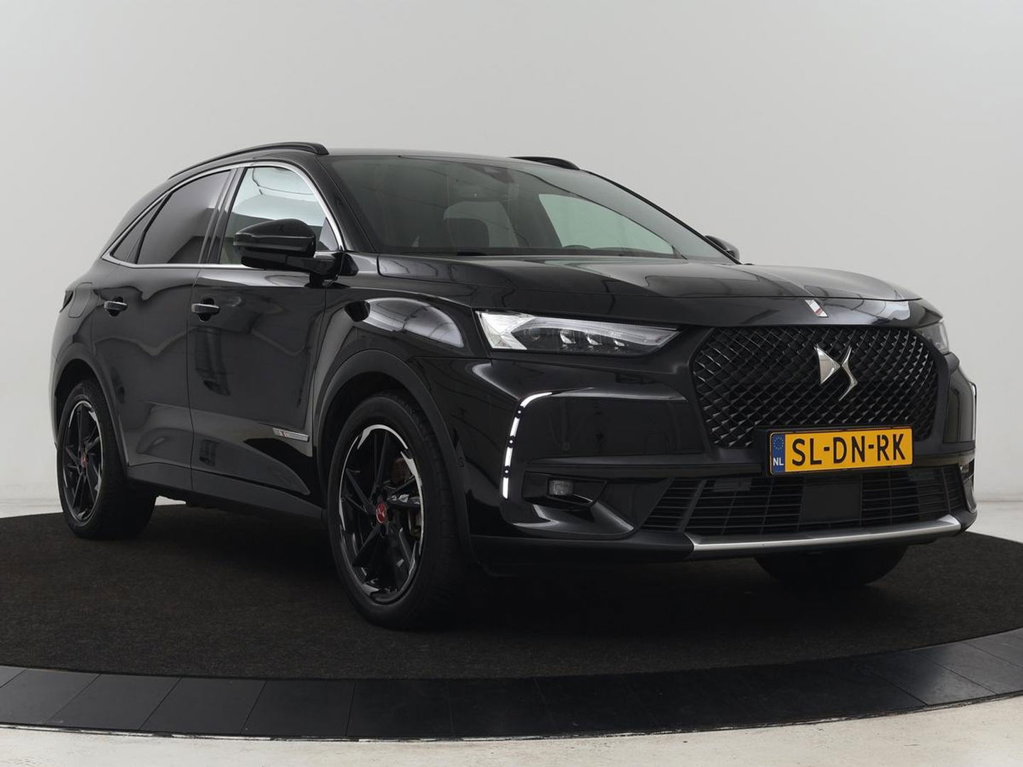 DS 7 Crossback E-Tense Performance Line | Stoelverwarming | Adaptive cruise | Alcantara | Keyless | Full LED | Carplay | Navigatie | Memory | Digital Cockpit | Dodehoek detectie | DAB | Getint glas | PHEV | Plug In