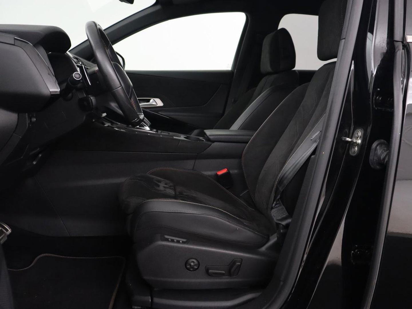 DS 7 Crossback E-Tense Performance Line | Stoelverwarming | Adaptive cruise | Alcantara | Keyless | Full LED | Carplay | Navigatie | Memory | Digital Cockpit | Dodehoek detectie | DAB | Getint glas | PHEV | Plug In