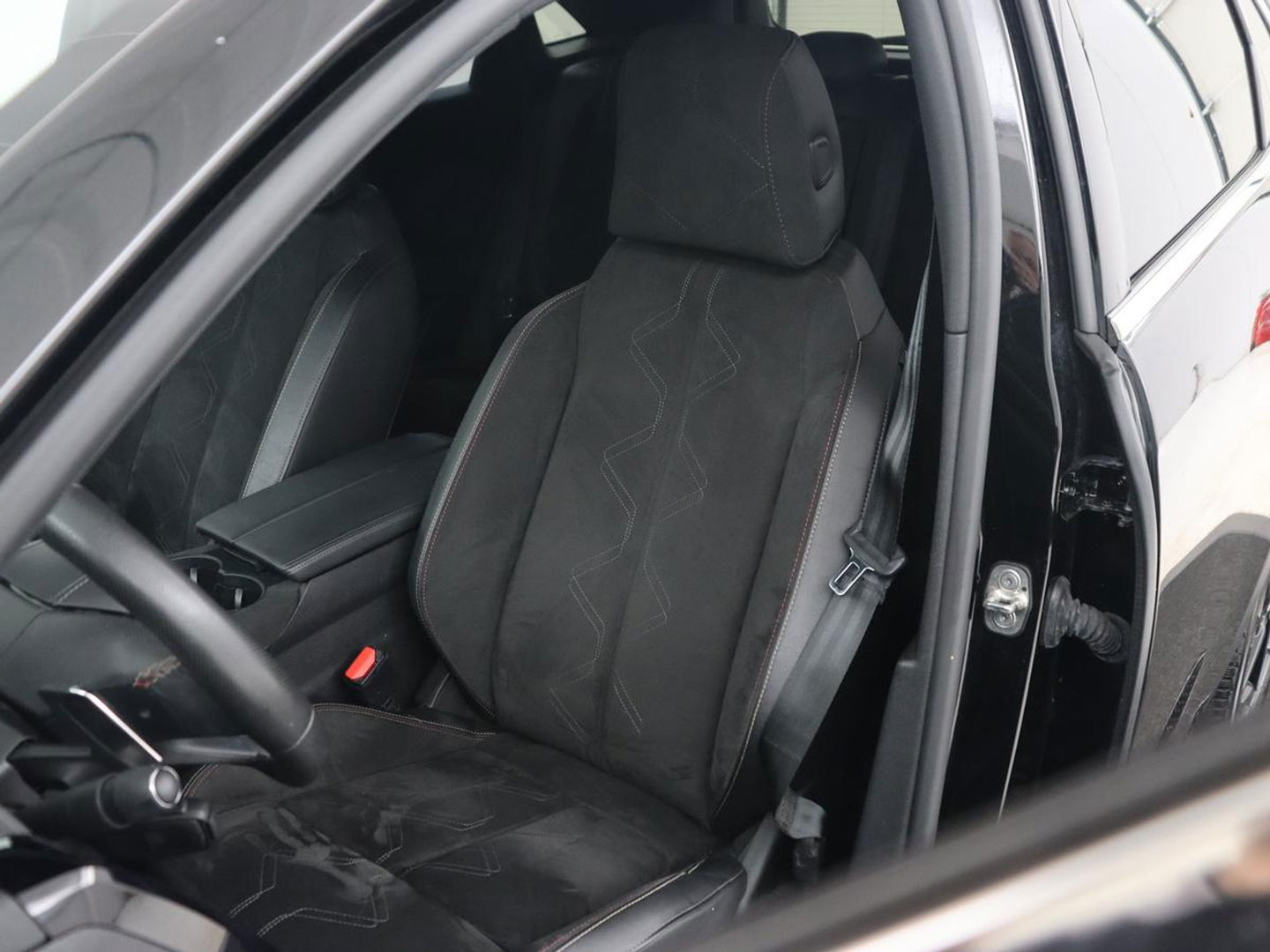 DS 7 Crossback E-Tense Performance Line | Stoelverwarming | Adaptive cruise | Alcantara | Keyless | Full LED | Carplay | Navigatie | Memory | Digital Cockpit | Dodehoek detectie | DAB | Getint glas | PHEV | Plug In