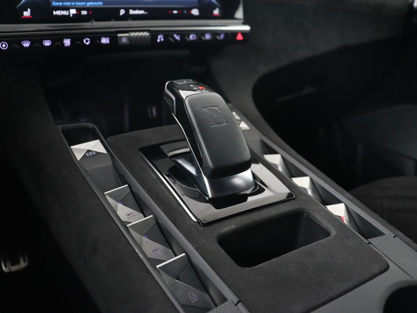 DS 7 Crossback E-Tense Performance Line | Stoelverwarming | Adaptive cruise | Alcantara | Keyless | Full LED | Carplay | Navigatie | Memory | Digital Cockpit | Dodehoek detectie | DAB | Getint glas | PHEV | Plug In