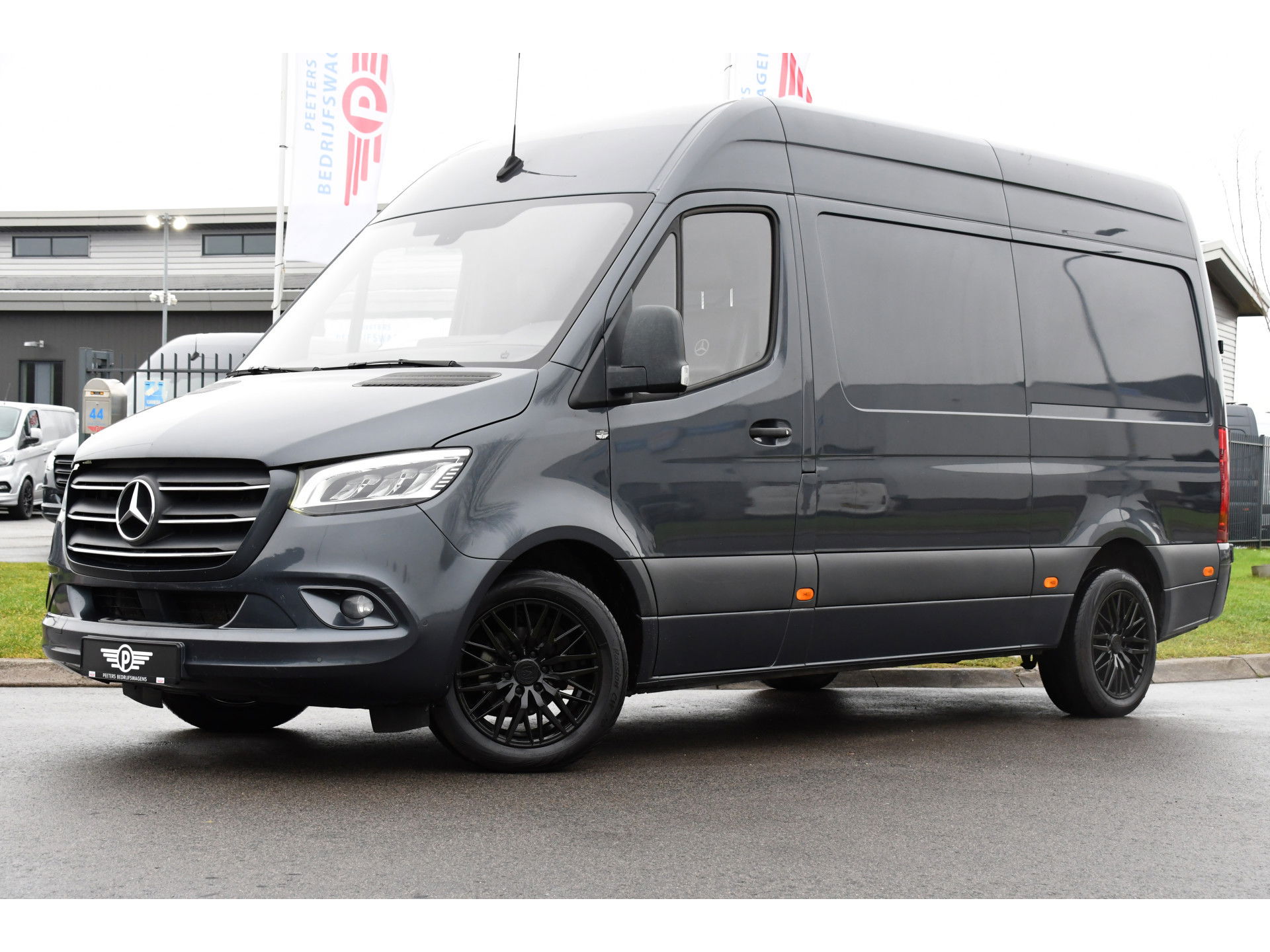 Mercedes-Benz Sprinter 317 1.9 CDI L2H2 RWD PB Edition Camera, Carplay, LED, Leder, Carplay, 170pk, 10,5'' Mbux, 3500kg, Trekhaak, Stoelverwarming, Automaat, Sensoren, Uniek!