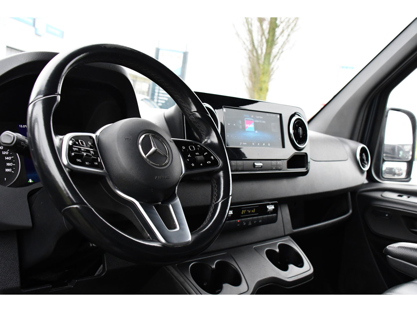 Mercedes-Benz Sprinter 317 1.9 CDI L2H2 RWD PB Edition Camera, Carplay, LED, Leder, Carplay, 170pk, 10,5'' Mbux, 3500kg, Trekhaak, Stoelverwarming, Automaat, Sensoren, Uniek!