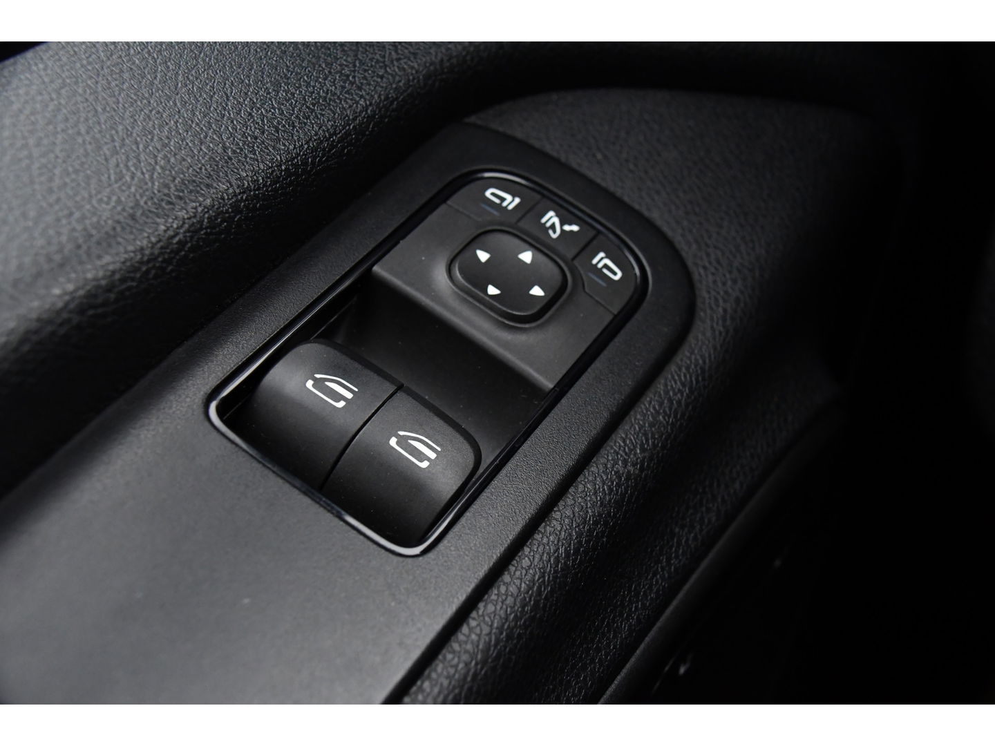 Mercedes-Benz Sprinter 317 1.9 CDI L2H2 RWD PB Edition Camera, Carplay, LED, Leder, Carplay, 170pk, 10,5'' Mbux, 3500kg, Trekhaak, Stoelverwarming, Automaat, Sensoren, Uniek!