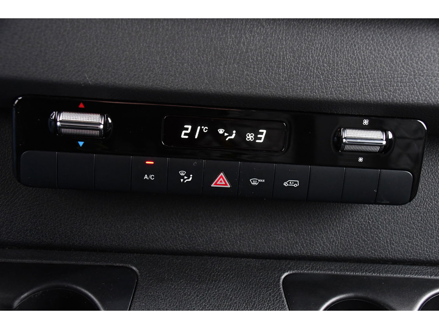 Mercedes-Benz Sprinter 317 1.9 CDI L2H2 RWD PB Edition Camera, Carplay, LED, Leder, Carplay, 170pk, 10,5'' Mbux, 3500kg, Trekhaak, Stoelverwarming, Automaat, Sensoren, Uniek!