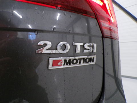 Volkswagen Tiguan 2.0 TSI DSG 4Motion Highline R-Line "Automaat" Pano Trekhaak Virtual Carplay Head-up Adaptive-cruise Blind-spot