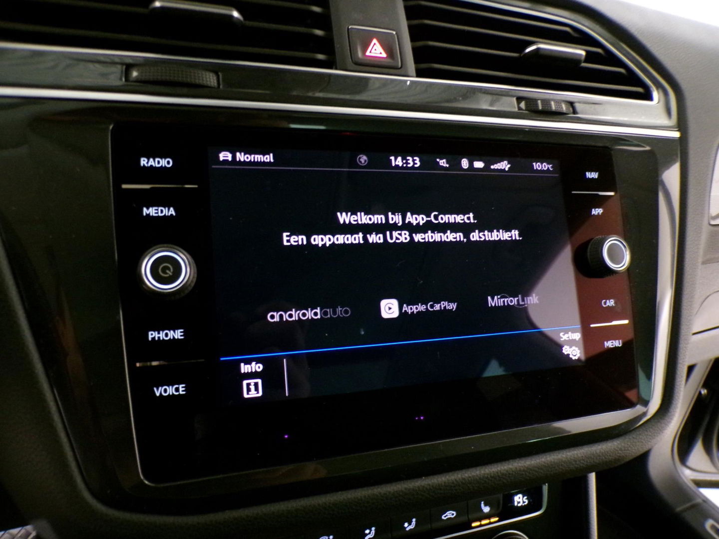 Volkswagen Tiguan 2.0 TSI DSG 4Motion Highline R-Line "Automaat" Pano Trekhaak Virtual Carplay Head-up Adaptive-cruise Blind-spot