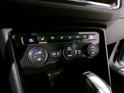 Volkswagen Tiguan 2.0 TSI DSG 4Motion Highline R-Line "Automaat" Pano Trekhaak Virtual Carplay Head-up Adaptive-cruise Blind-spot