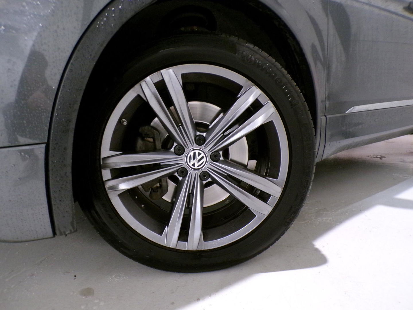 Volkswagen Tiguan 2.0 TSI DSG 4Motion Highline R-Line "Automaat" Pano Trekhaak Virtual Carplay Head-up Adaptive-cruise Blind-spot