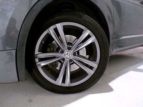 Volkswagen Tiguan 2.0 TSI DSG 4Motion Highline R-Line "Automaat" Pano Trekhaak Virtual Carplay Head-up Adaptive-cruise Blind-spot