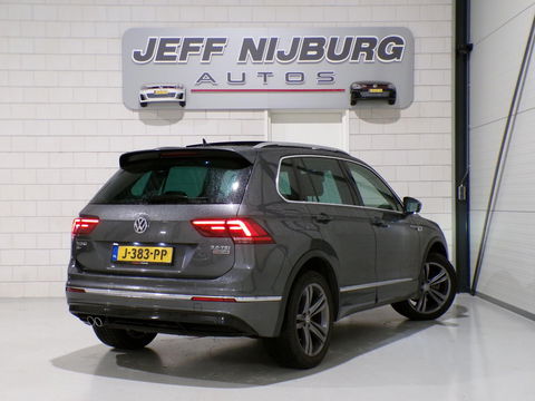 Volkswagen Tiguan 2.0 TSI DSG 4Motion Highline R-Line "Automaat" Pano Trekhaak Virtual Carplay Head-up Adaptive-cruise Blind-spot