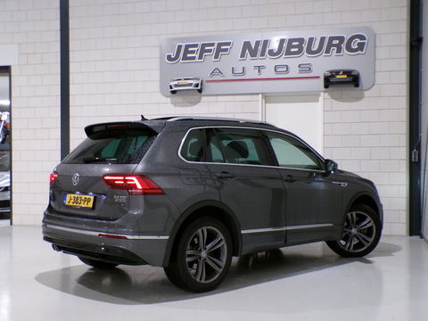 Volkswagen Tiguan 2.0 TSI DSG 4Motion Highline R-Line "Automaat" Pano Trekhaak Virtual Carplay Head-up Adaptive-cruise Blind-spot