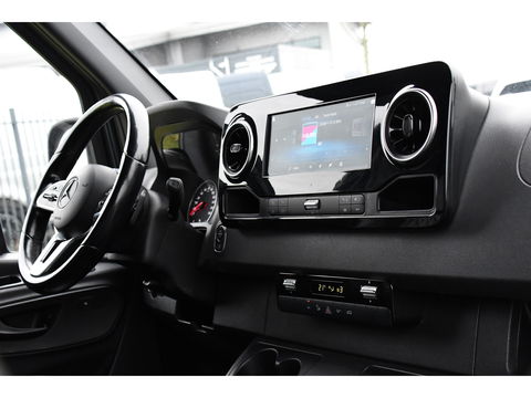 Mercedes-Benz Sprinter 317 1.9 CDI L2H2 RWD PB Edition Camera, Carplay, LED, Leder, Carplay, 170pk, 10,5'' Mbux, 3500kg, Trekhaak, Stoelverwarming, Automaat, Sensoren, Uniek!