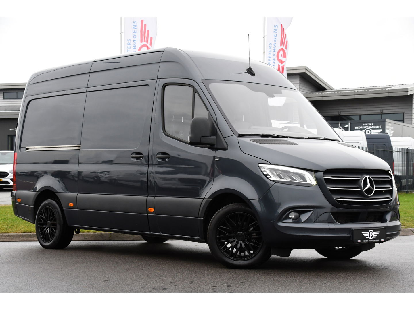 Mercedes-Benz Sprinter 317 1.9 CDI L2H2 RWD PB Edition Camera, Carplay, LED, Leder, Carplay, 170pk, 10,5'' Mbux, 3500kg, Trekhaak, Stoelverwarming, Automaat, Sensoren, Uniek!
