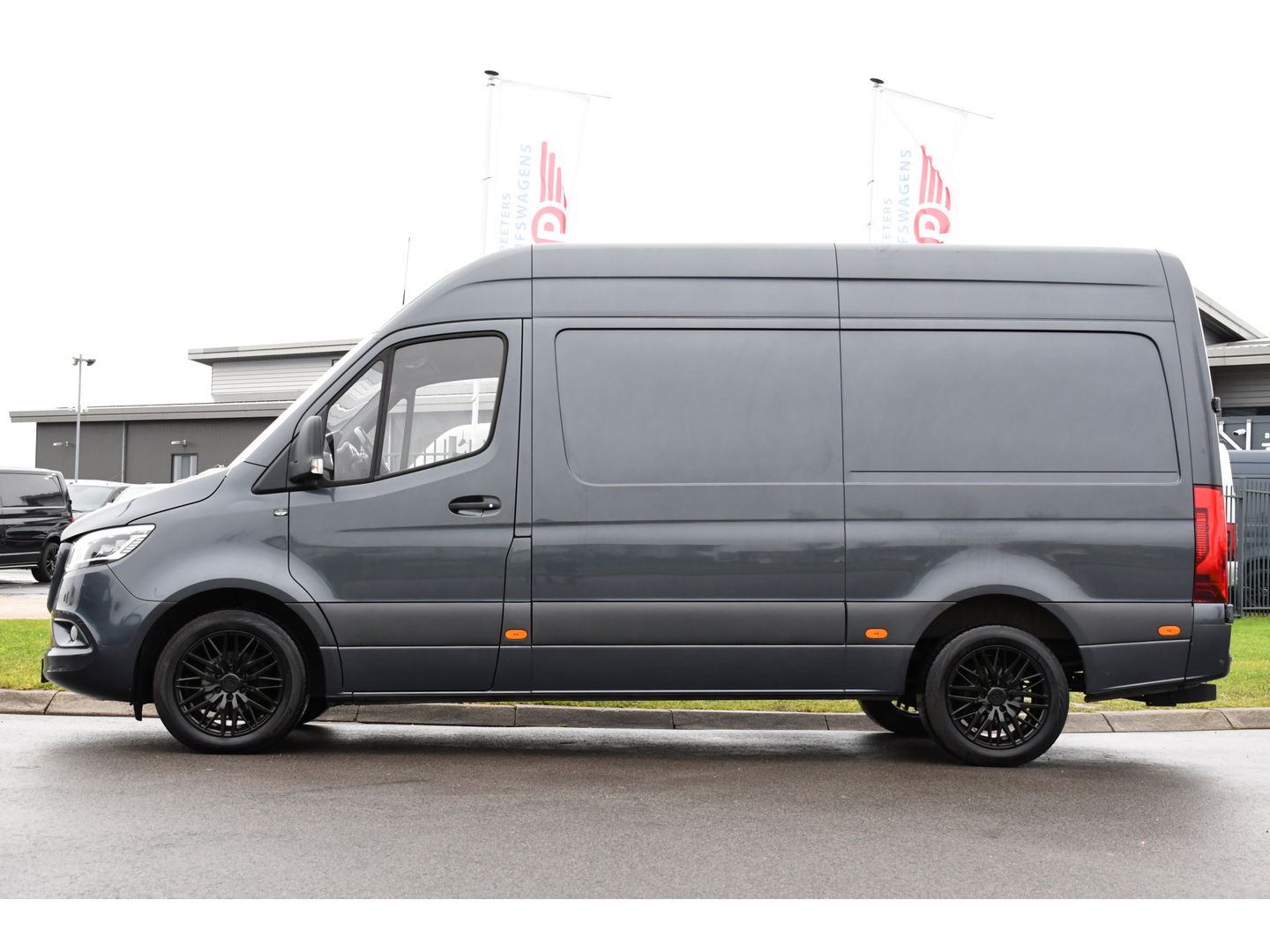Mercedes-Benz Sprinter 317 1.9 CDI L2H2 RWD PB Edition Camera, Carplay, LED, Leder, Carplay, 170pk, 10,5'' Mbux, 3500kg, Trekhaak, Stoelverwarming, Automaat, Sensoren, Uniek!