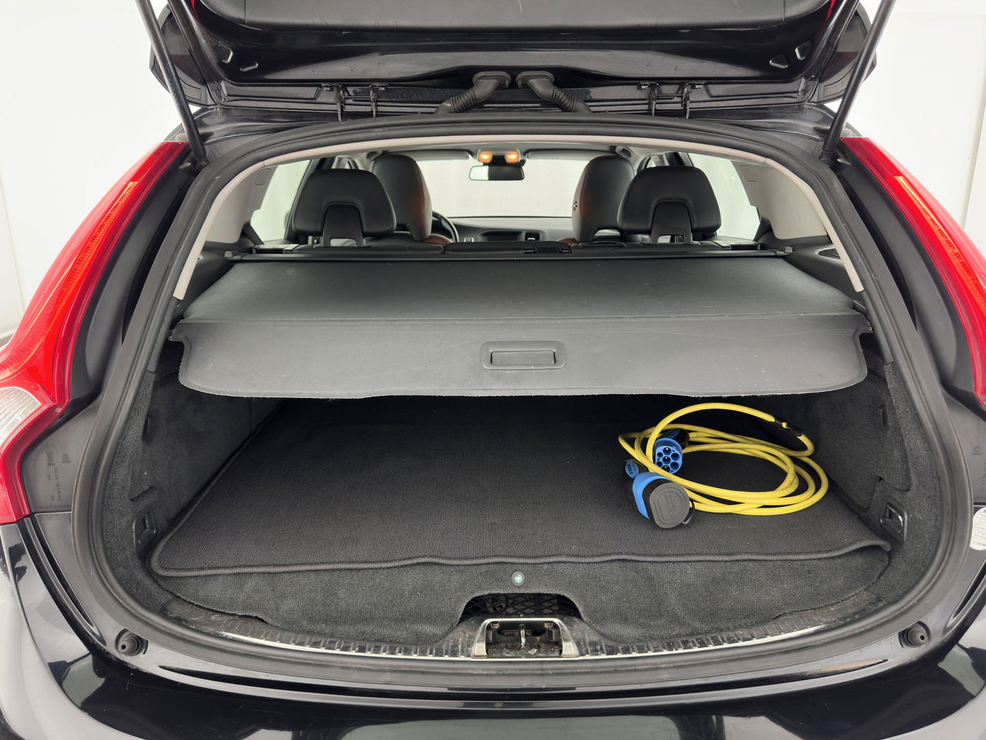 Volvo V60 2.4 D6 AWD Plug-In Hybrid Summum ( Plug-In ) Aut. * LUXURY-LEATHER | PREMIUM-SOUND-AUDIO | NAVI-FULLMAP | BI-XENON |  MEMORY-PACK | CRUISE | HEATED-SPORTSEATS | TOWBAR | 17"ALU*