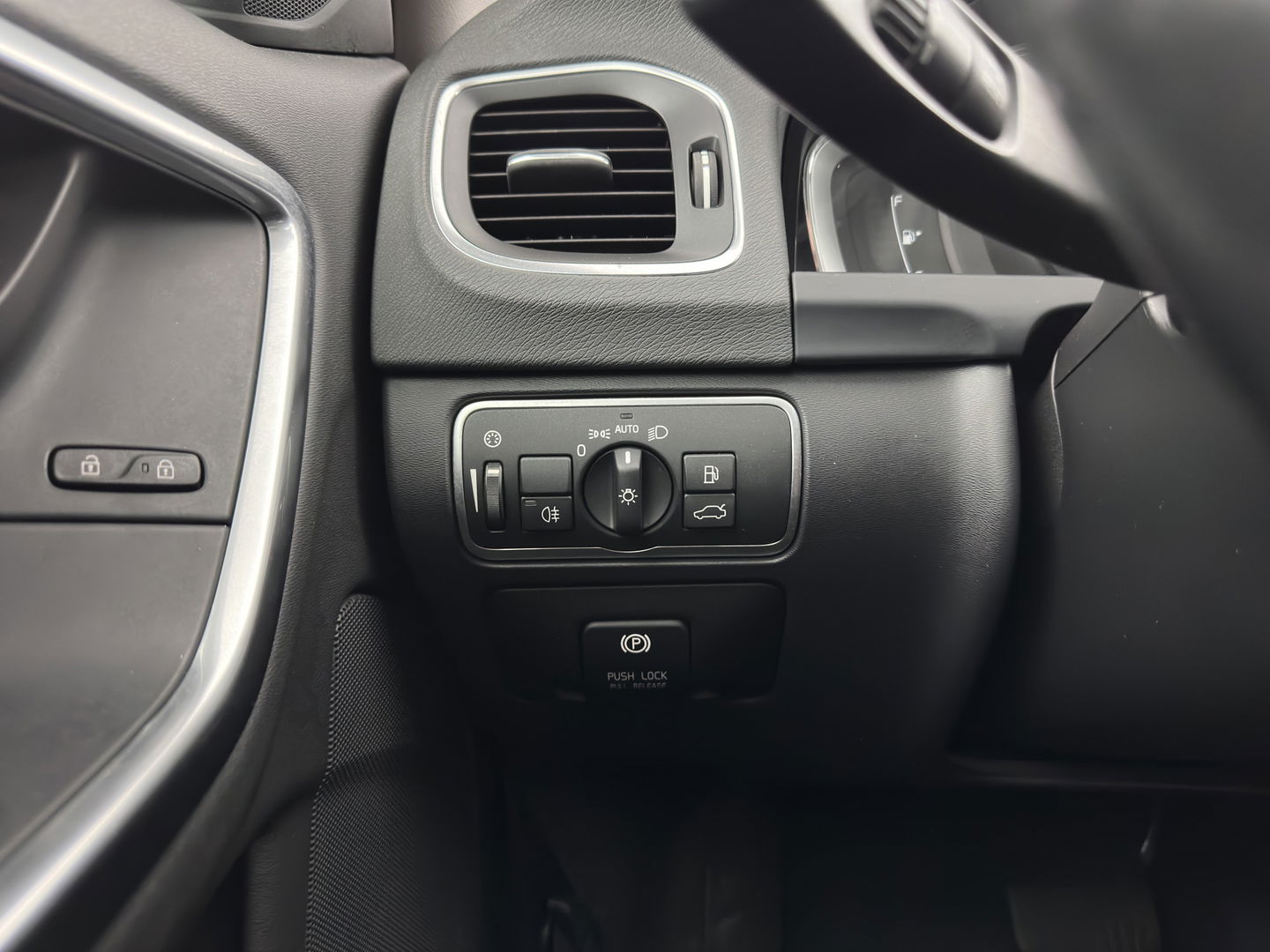 Volvo V60 2.4 D6 AWD Plug-In Hybrid Summum ( Plug-In ) Aut. * LUXURY-LEATHER | PREMIUM-SOUND-AUDIO | NAVI-FULLMAP | BI-XENON |  MEMORY-PACK | CRUISE | HEATED-SPORTSEATS | TOWBAR | 17"ALU*