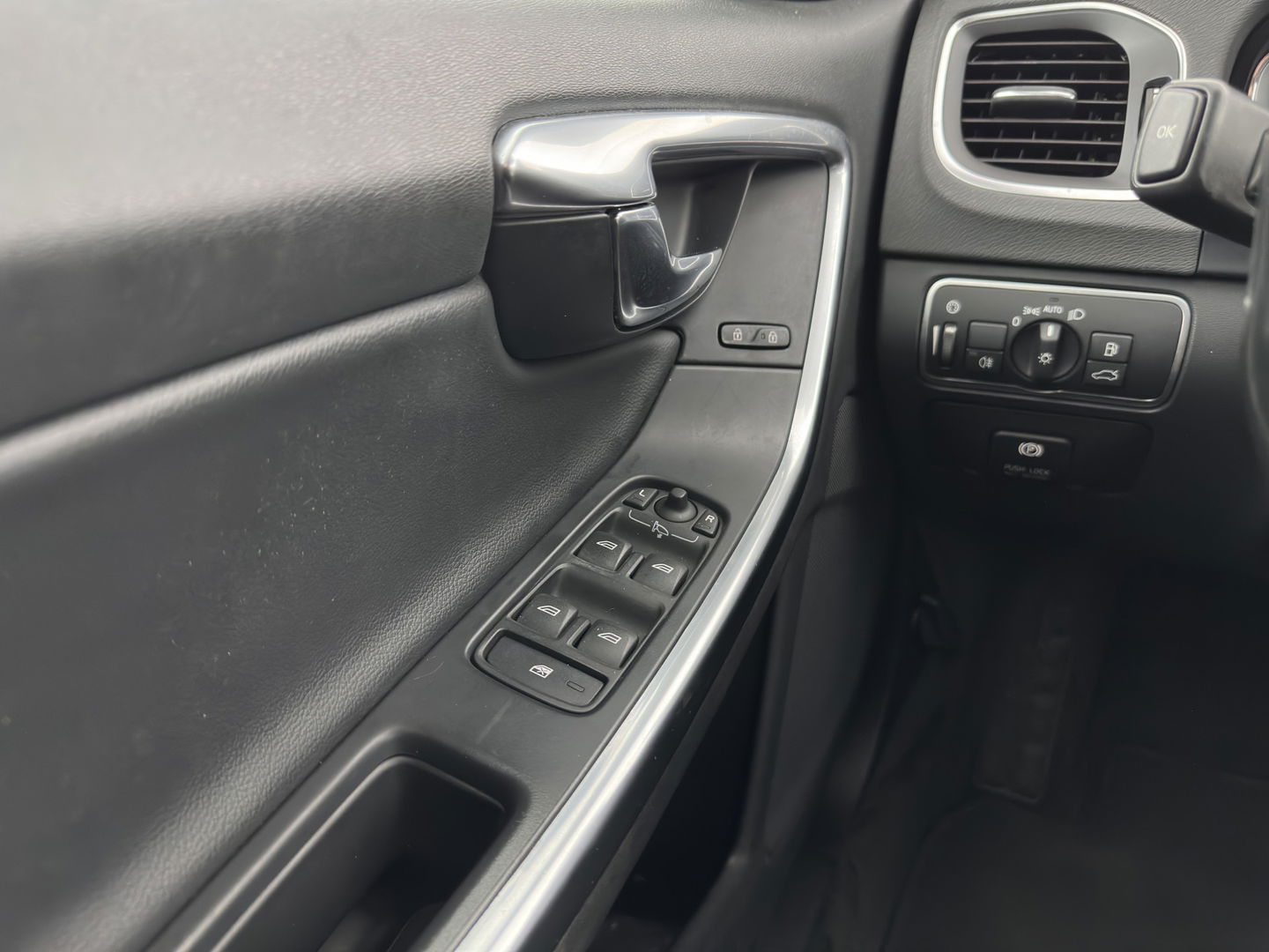 Volvo V60 2.4 D6 AWD Plug-In Hybrid Summum ( Plug-In ) Aut. * LUXURY-LEATHER | PREMIUM-SOUND-AUDIO | NAVI-FULLMAP | BI-XENON |  MEMORY-PACK | CRUISE | HEATED-SPORTSEATS | TOWBAR | 17"ALU*