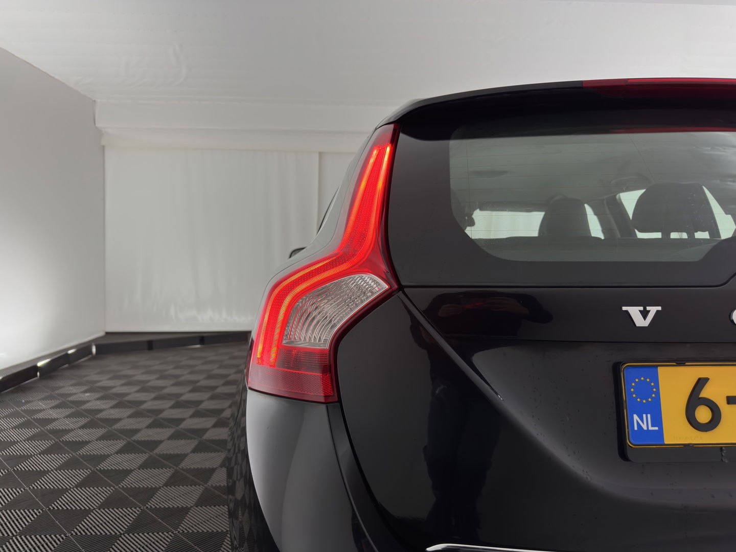 Volvo V60 2.4 D6 AWD Plug-In Hybrid Summum ( Plug-In ) Aut. * LUXURY-LEATHER | PREMIUM-SOUND-AUDIO | NAVI-FULLMAP | BI-XENON |  MEMORY-PACK | CRUISE | HEATED-SPORTSEATS | TOWBAR | 17"ALU*