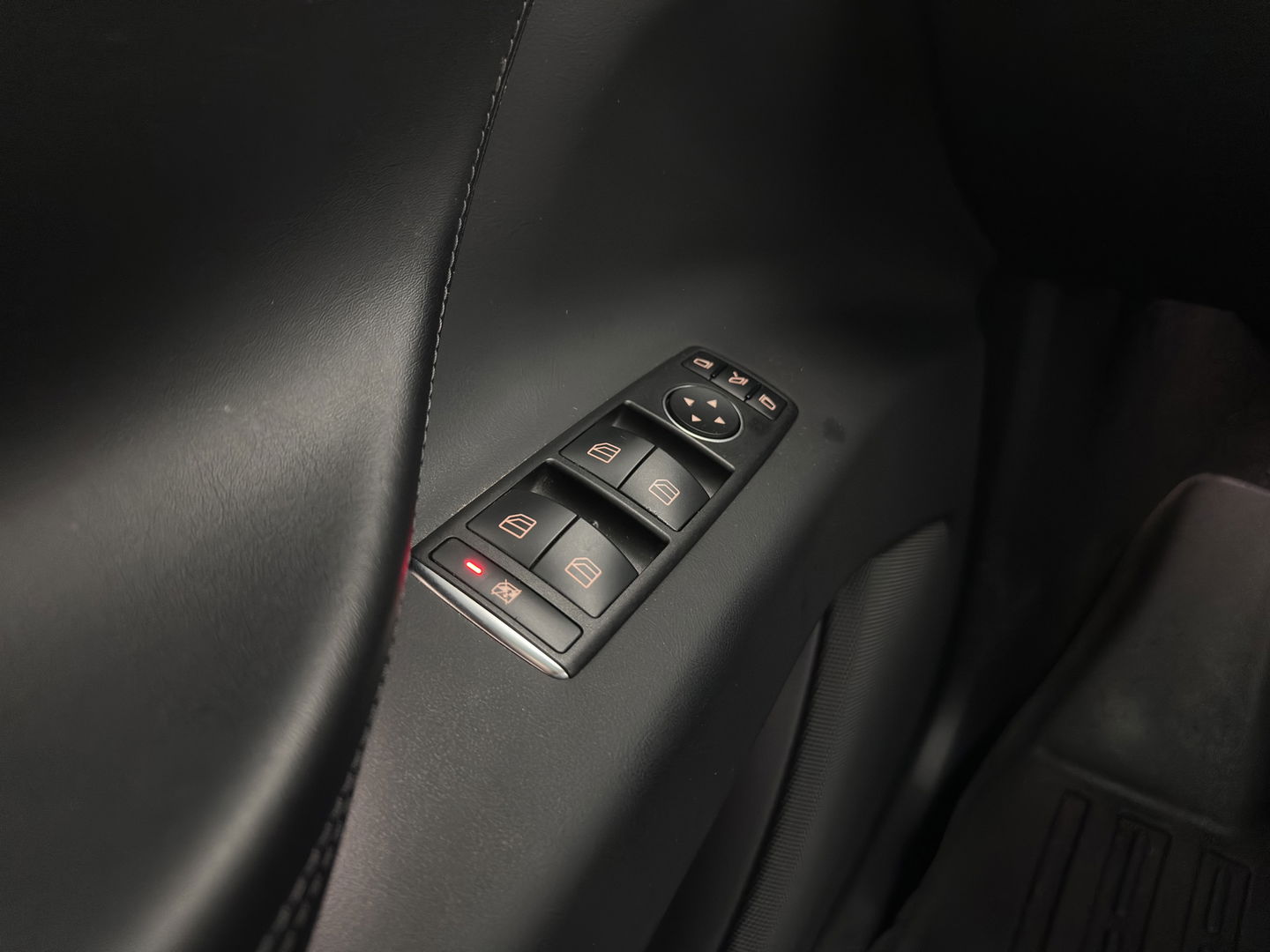 Tesla Model X 100D Black-Line AWD [ 3-Fase ] { SOH-86% } Aut. *PANO-WINDOW | AUTO-PILOT | VEGAN-LEATHER | NAVI-FULLMAP | FULL-LED | AIR-SUSPENSION | DIGI-COCKPIT | KEYLESS | DAB+ | HEATED-SPORTSEATS | PRIVACY-GLASS | TOPVIEW | TOWBAR | 22"ALU*