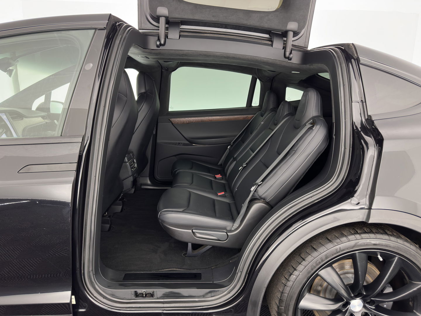 Tesla Model X 100D Black-Line AWD [ 3-Fase ] { SOH-86% } Aut. *PANO-WINDOW | AUTO-PILOT | VEGAN-LEATHER | NAVI-FULLMAP | FULL-LED | AIR-SUSPENSION | DIGI-COCKPIT | KEYLESS | DAB+ | HEATED-SPORTSEATS | PRIVACY-GLASS | TOPVIEW | TOWBAR | 22"ALU*