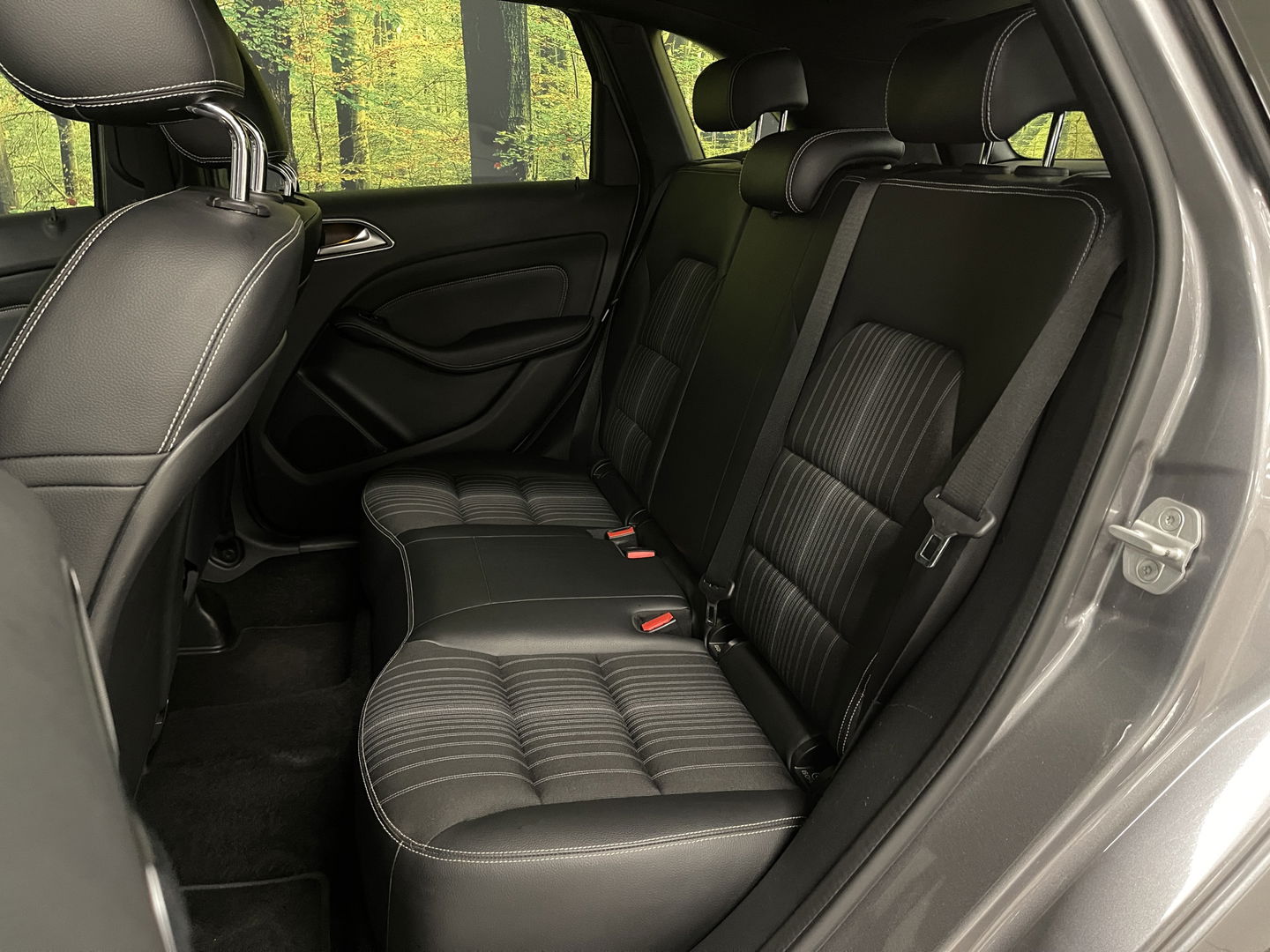 Mercedes-Benz B-Klasse 200 CDI Ambition | Automaat | Airconditioning | Parkeersensoren | Navigatie | Bluetooth | 17'' Lichtmetaal |