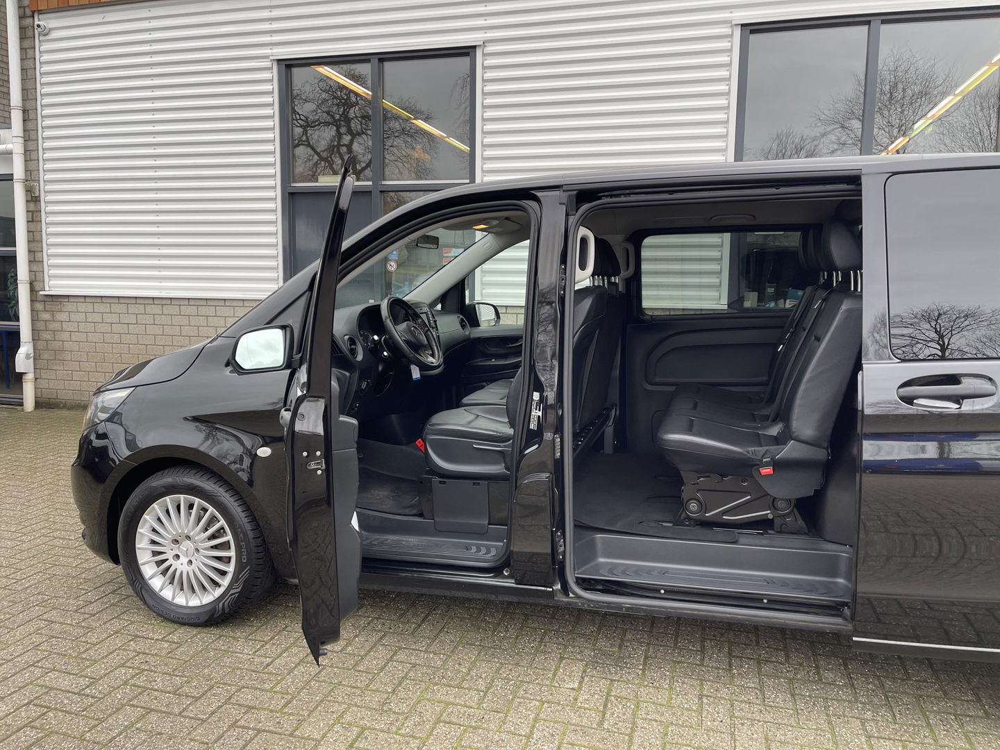 Mercedes-Benz Vito 114 CDI automaat Extra Lang L3 DC 6 persoons Tourer / vaste prijs rijklaar € 27.950 marge / lease vanaf € 456 / airco / cruise / navigatie / camera / dubbele schuifdeur !