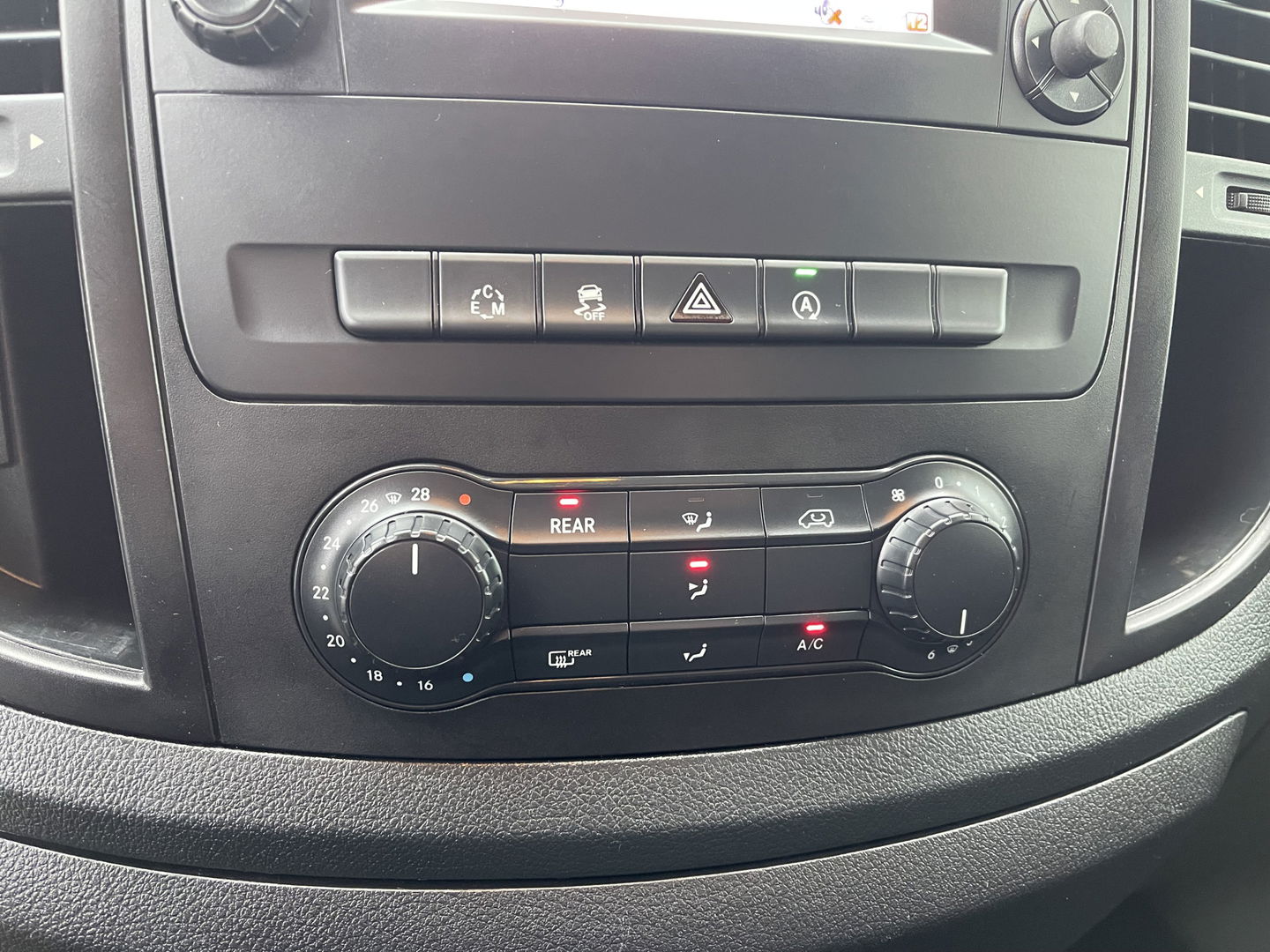 Mercedes-Benz Vito 114 CDI automaat Extra Lang L3 DC 6 persoons Tourer / vaste prijs rijklaar € 27.950 marge / lease vanaf € 456 / airco / cruise / navigatie / camera / dubbele schuifdeur !