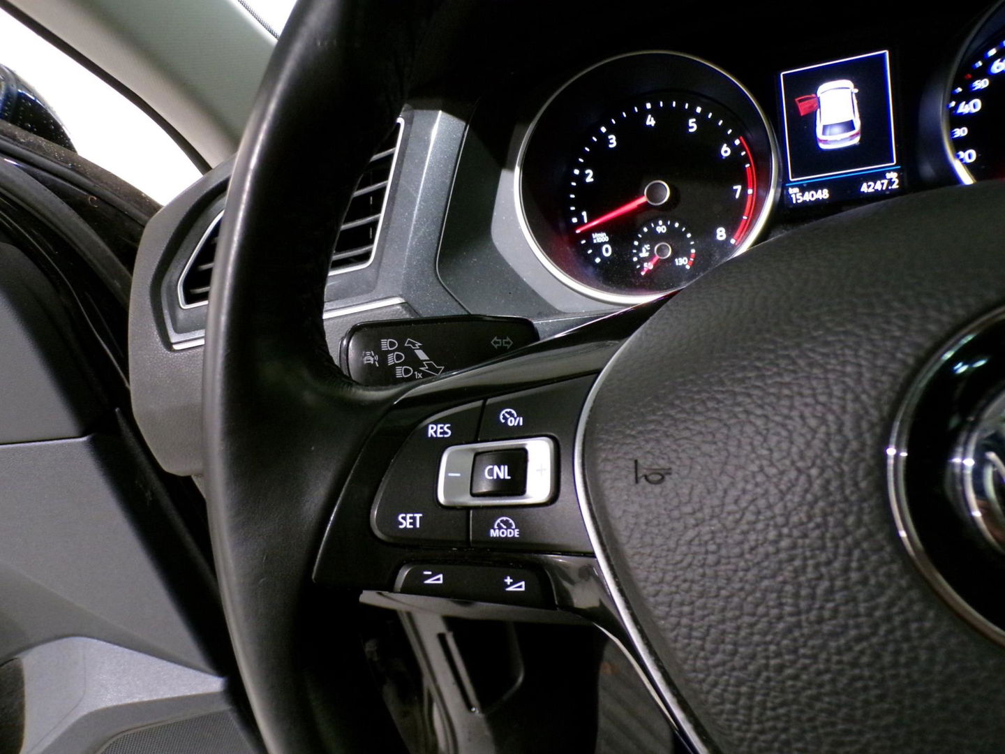 Volkswagen Tiguan 1.4 TSI ACT 150PK R-Line Connected Series "Origineel NL!" Pano Full-LED Apple-carplay Stoelverwarming Massage