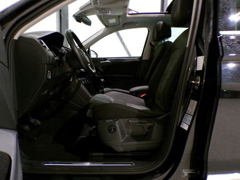 Volkswagen Tiguan 1.4 TSI ACT 150PK R-Line Connected Series "Origineel NL!" Pano Full-LED Apple-carplay Stoelverwarming Massage