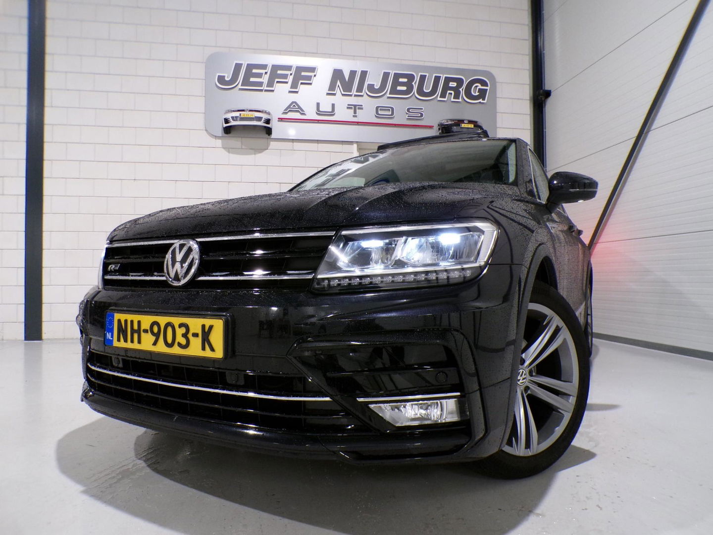 Volkswagen Tiguan 1.4 TSI ACT 150PK R-Line Connected Series "Origineel NL!" Pano Full-LED Apple-carplay Stoelverwarming Massage