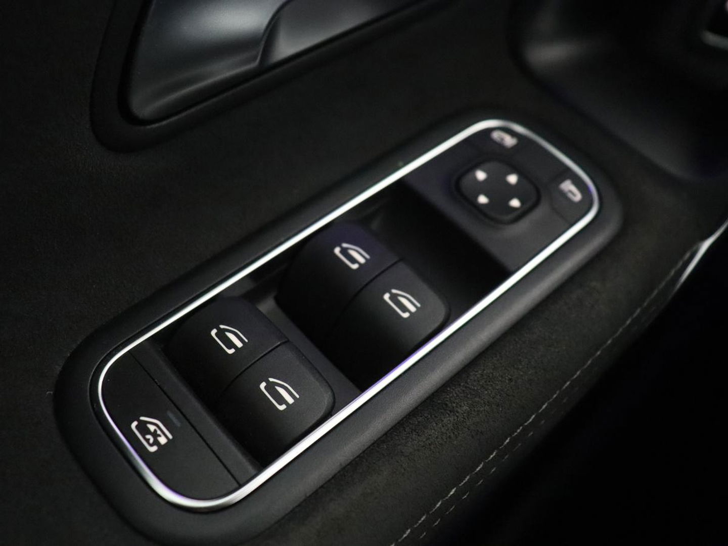 Mercedes-Benz CLA-Klasse 250e AMG Line | Stoelverwarming | Carplay | Trekhaak | Leder/Alcantara | Navigatie | Full LED | Park Assist | Sfeerverlichting | Climate control | Cruise control | PHEV | Plug In