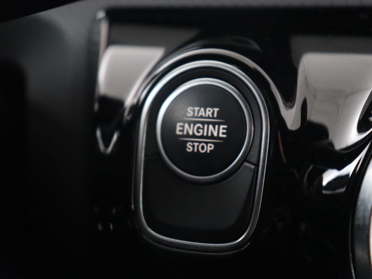 Mercedes-Benz CLA-Klasse 250e AMG Line | Stoelverwarming | Carplay | Trekhaak | Leder/Alcantara | Navigatie | Full LED | Park Assist | Sfeerverlichting | Climate control | Cruise control | PHEV | Plug In