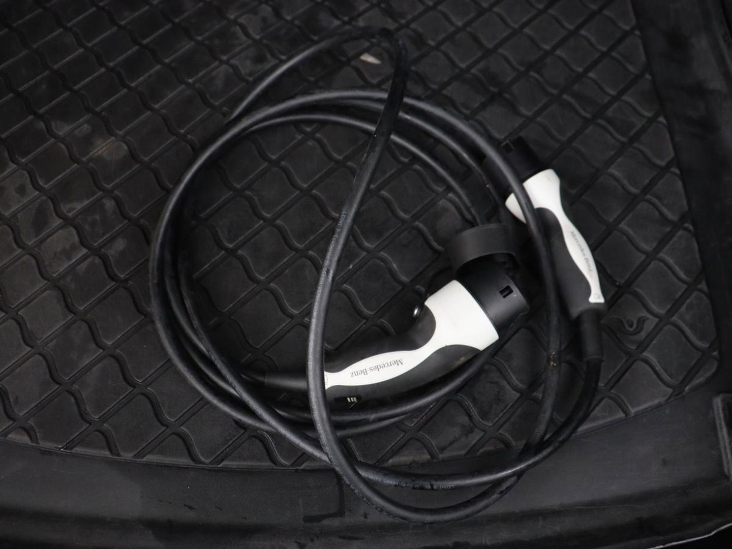 Mercedes-Benz CLA-Klasse 250e AMG Line | Stoelverwarming | Carplay | Trekhaak | Leder/Alcantara | Navigatie | Full LED | Park Assist | Sfeerverlichting | Climate control | Cruise control | PHEV | Plug In