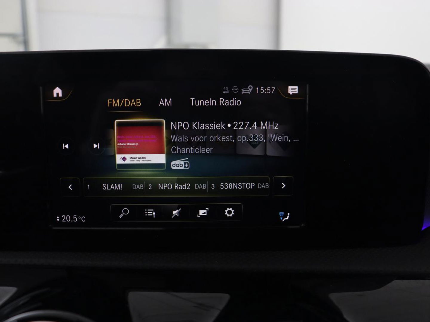 Mercedes-Benz CLA-Klasse 250e AMG Line | Stoelverwarming | Carplay | Trekhaak | Leder/Alcantara | Navigatie | Full LED | Park Assist | Sfeerverlichting | Climate control | Cruise control | PHEV | Plug In