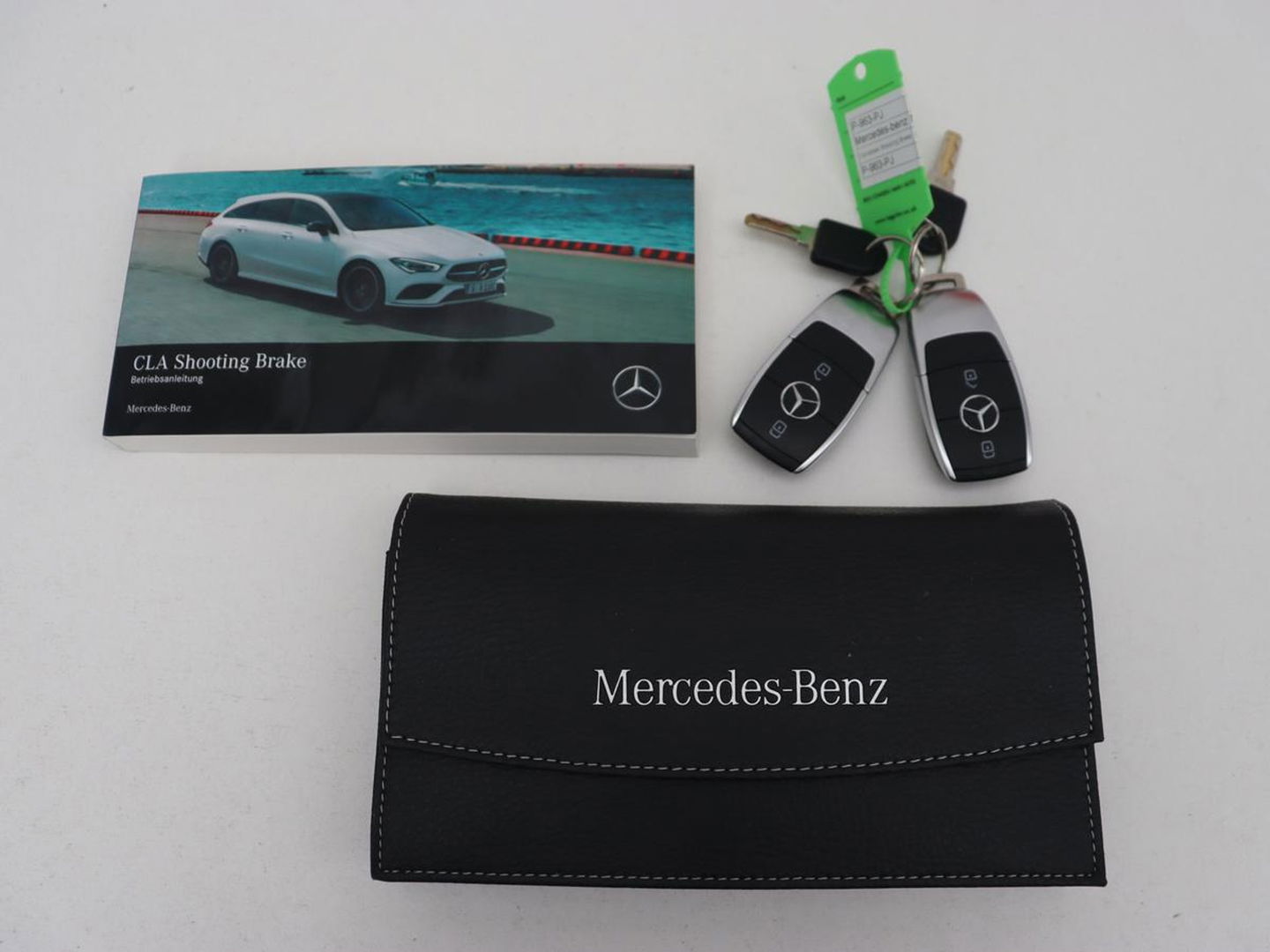 Mercedes-Benz CLA-Klasse 250e AMG Line | Stoelverwarming | Carplay | Trekhaak | Leder/Alcantara | Navigatie | Full LED | Park Assist | Sfeerverlichting | Climate control | Cruise control | PHEV | Plug In