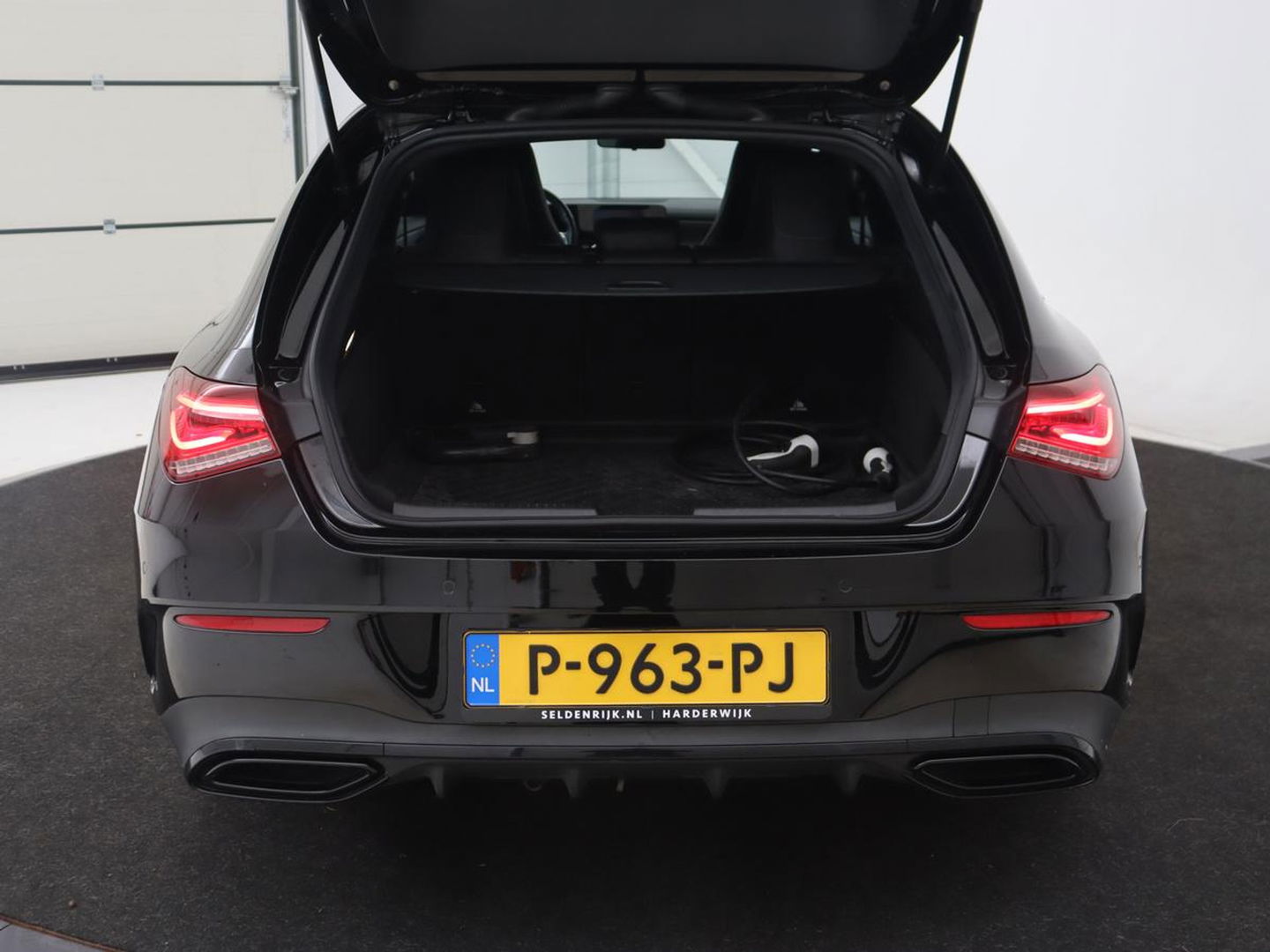 Mercedes-Benz CLA-Klasse 250e AMG Line | Stoelverwarming | Carplay | Trekhaak | Leder/Alcantara | Navigatie | Full LED | Park Assist | Sfeerverlichting | Climate control | Cruise control | PHEV | Plug In