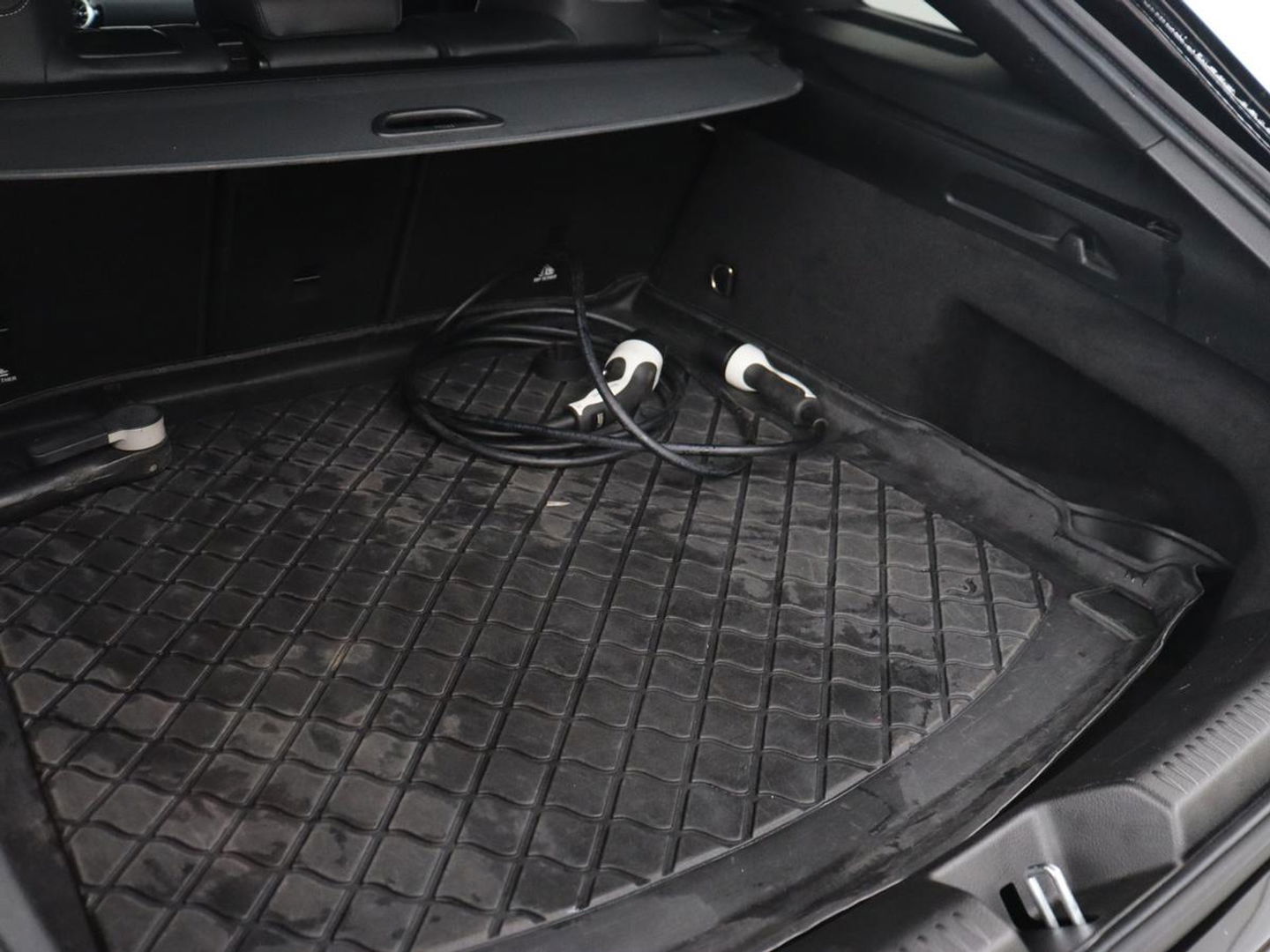 Mercedes-Benz CLA-Klasse 250e AMG Line | Stoelverwarming | Carplay | Trekhaak | Leder/Alcantara | Navigatie | Full LED | Park Assist | Sfeerverlichting | Climate control | Cruise control | PHEV | Plug In