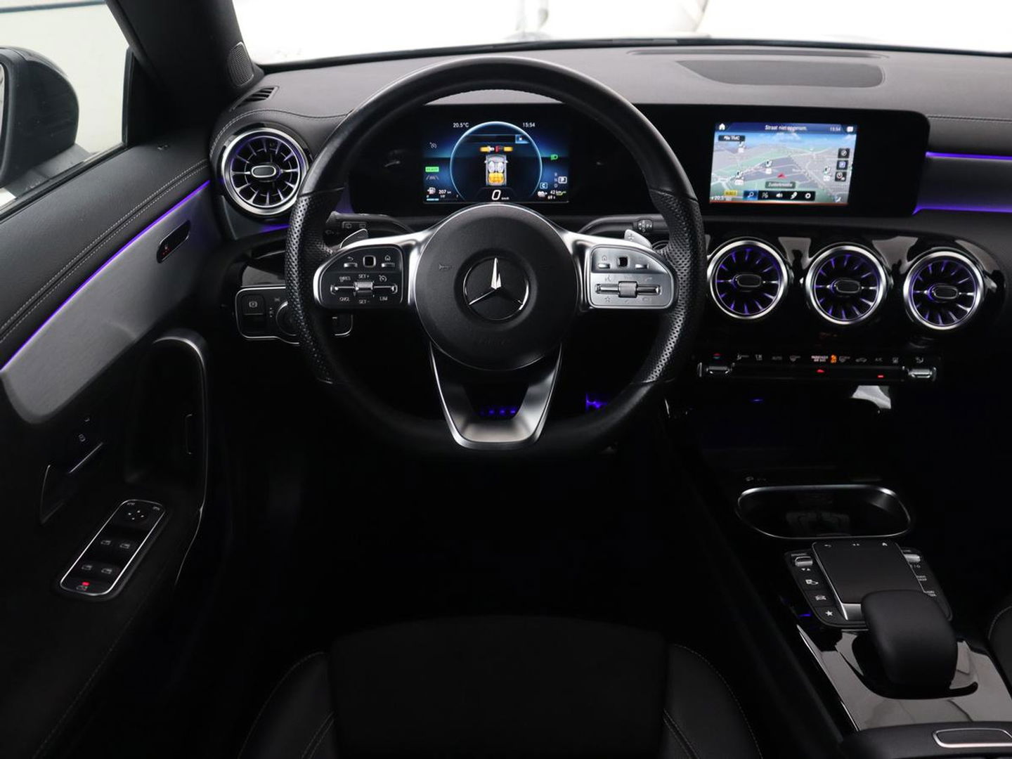 Mercedes-Benz CLA-Klasse 250e AMG Line | Stoelverwarming | Carplay | Trekhaak | Leder/Alcantara | Navigatie | Full LED | Park Assist | Sfeerverlichting | Climate control | Cruise control | PHEV | Plug In