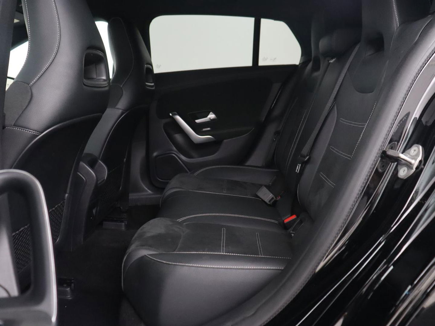 Mercedes-Benz CLA-Klasse 250e AMG Line | Stoelverwarming | Carplay | Trekhaak | Leder/Alcantara | Navigatie | Full LED | Park Assist | Sfeerverlichting | Climate control | Cruise control | PHEV | Plug In