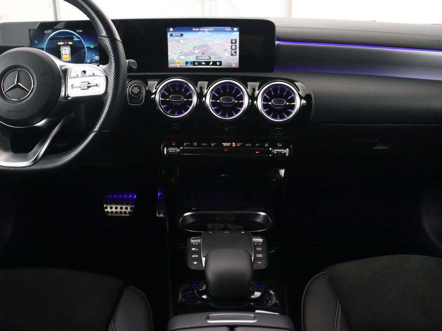 Mercedes-Benz CLA-Klasse 250e AMG Line | Stoelverwarming | Carplay | Trekhaak | Leder/Alcantara | Navigatie | Full LED | Park Assist | Sfeerverlichting | Climate control | Cruise control | PHEV | Plug In