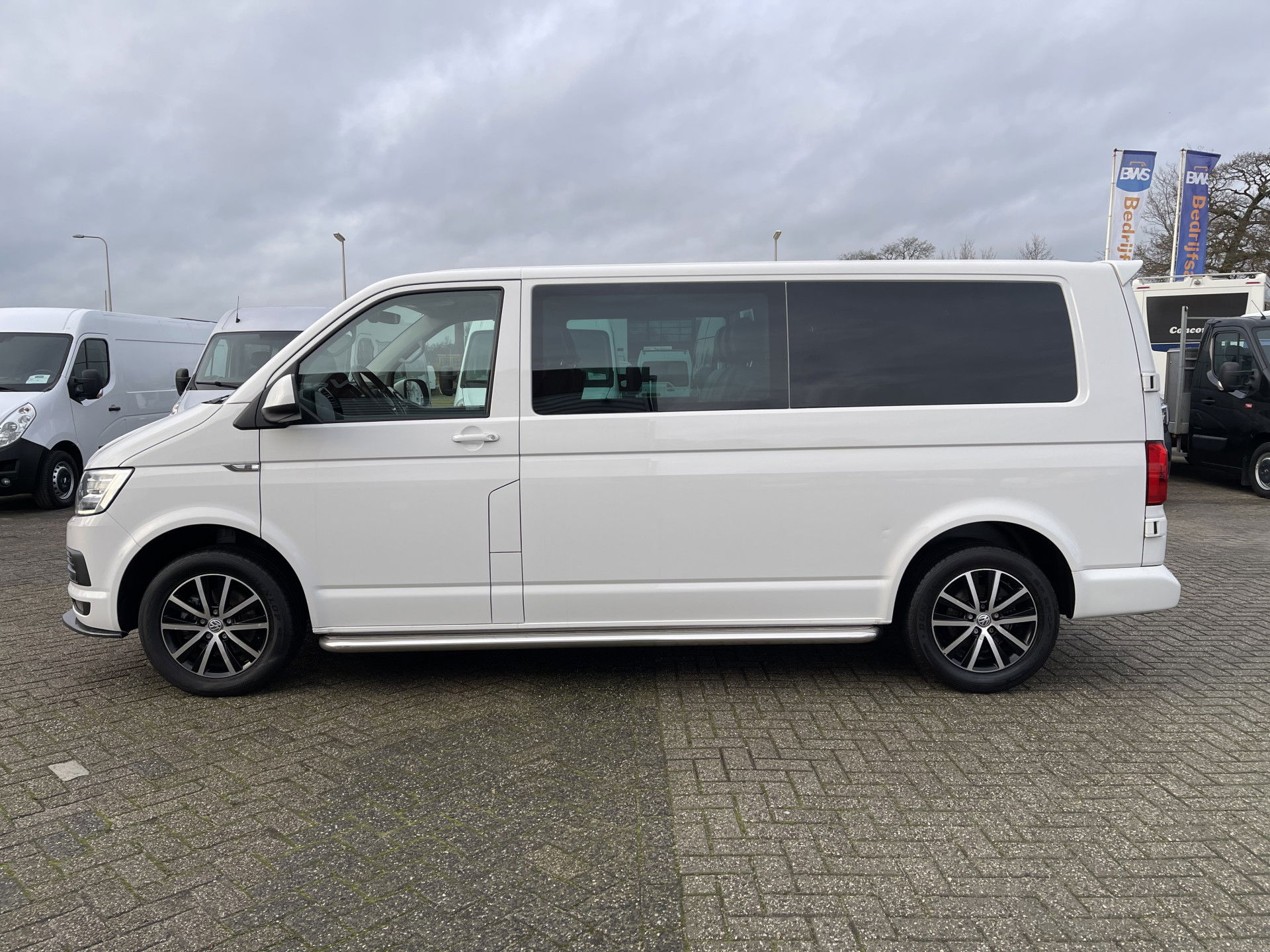 Volkswagen Transporter 2.0 TDI 150pk automaat L2H1 DC 5 persoons Highline / vaste prijs rijklaar € 34.950 ex btw / lease vanaf € 570 / lederen bekleding / adaptive cruise / airco / navigatie / euro 6 / bpm vrij !