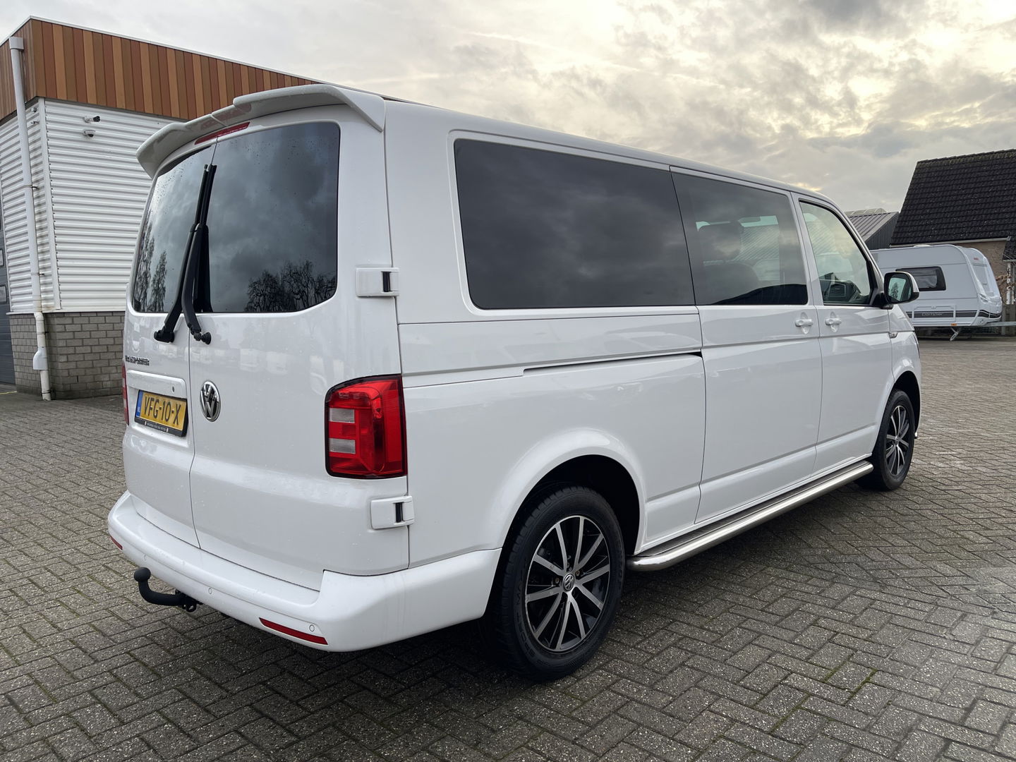 Volkswagen Transporter 2.0 TDI 150pk automaat L2H1 DC 5 persoons Highline / vaste prijs rijklaar € 34.950 ex btw / lease vanaf € 570 / lederen bekleding / adaptive cruise / airco / navigatie / euro 6 / bpm vrij !