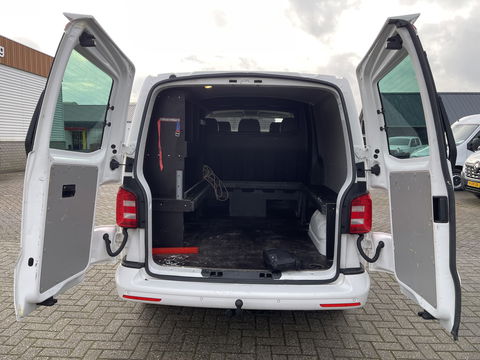 Volkswagen Transporter 2.0 TDI 150pk automaat L2H1 DC 5 persoons Highline / vaste prijs rijklaar € 34.950 ex btw / lease vanaf € 570 / lederen bekleding / adaptive cruise / airco / navigatie / euro 6 / bpm vrij !