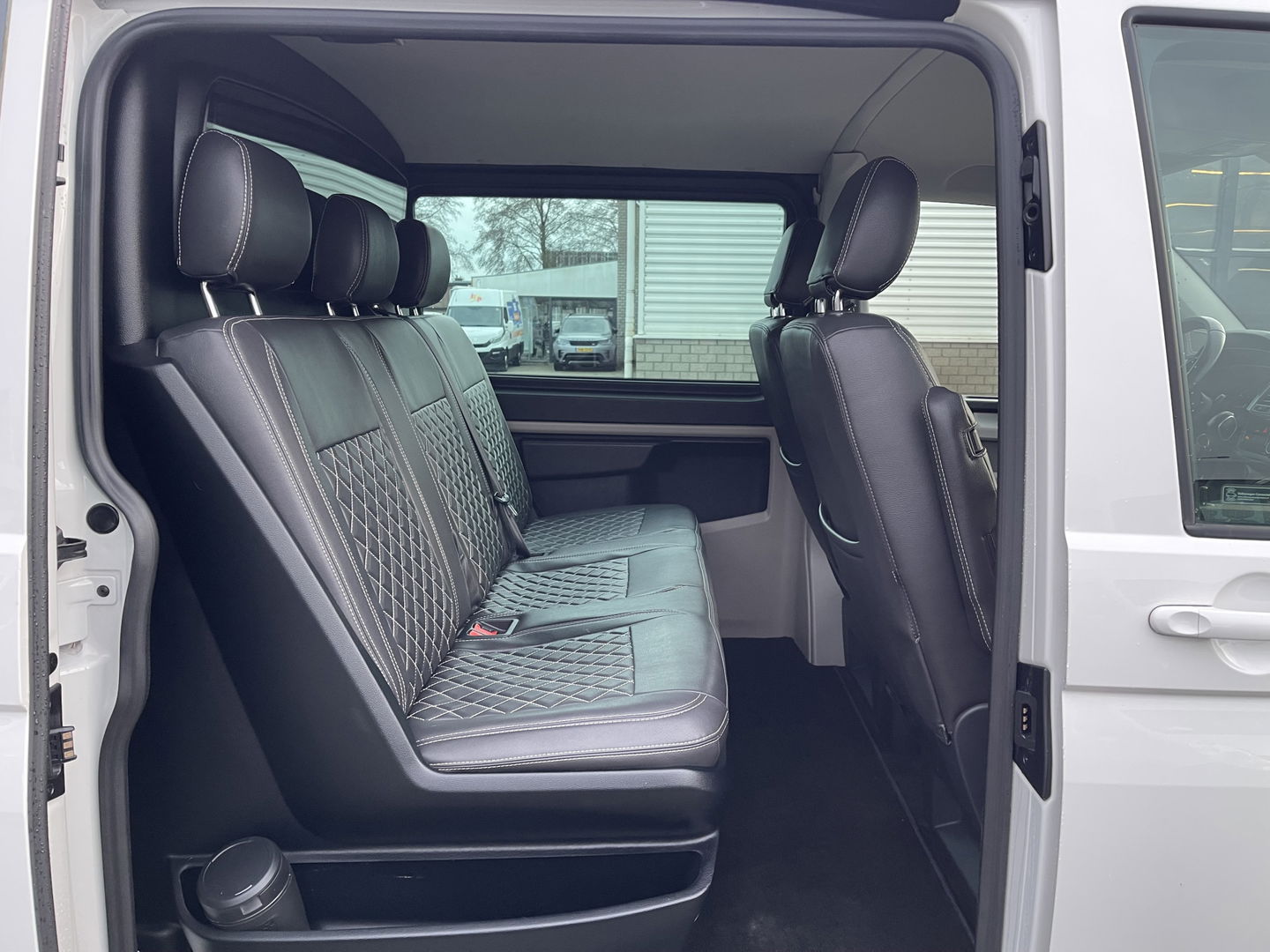 Volkswagen Transporter 2.0 TDI 150pk automaat L2H1 DC 5 persoons Highline / vaste prijs rijklaar € 34.950 ex btw / lease vanaf € 570 / lederen bekleding / adaptive cruise / airco / navigatie / euro 6 / bpm vrij !
