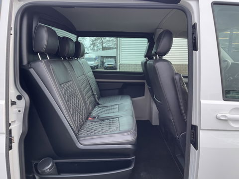 Volkswagen Transporter 2.0 TDI 150pk automaat L2H1 DC 5 persoons Highline / vaste prijs rijklaar € 34.950 ex btw / lease vanaf € 570 / lederen bekleding / adaptive cruise / airco / navigatie / euro 6 / bpm vrij !